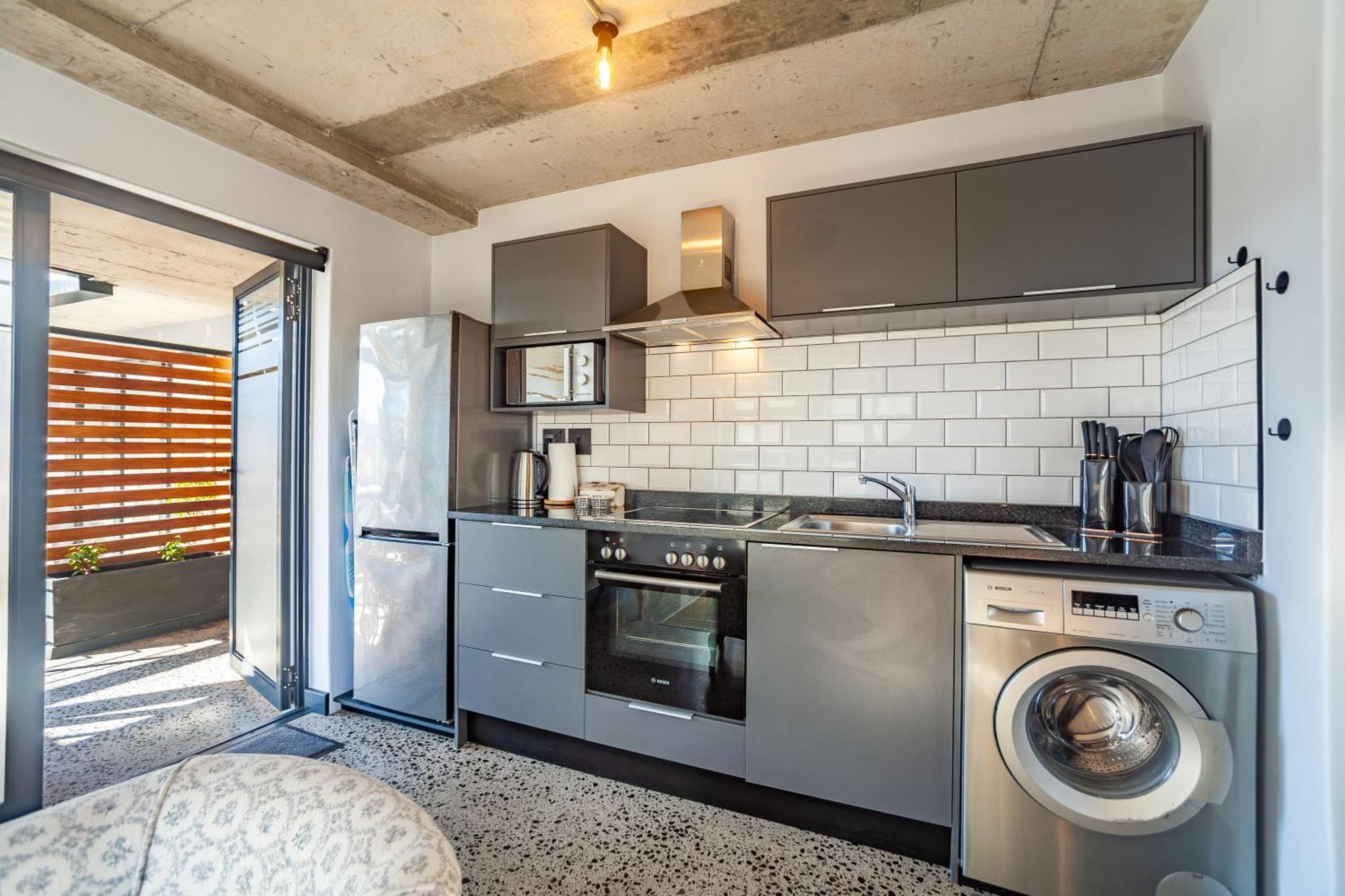 Apartment Couples Beachfront Mecca, Blouberg- 13 Manhattan Cape Town