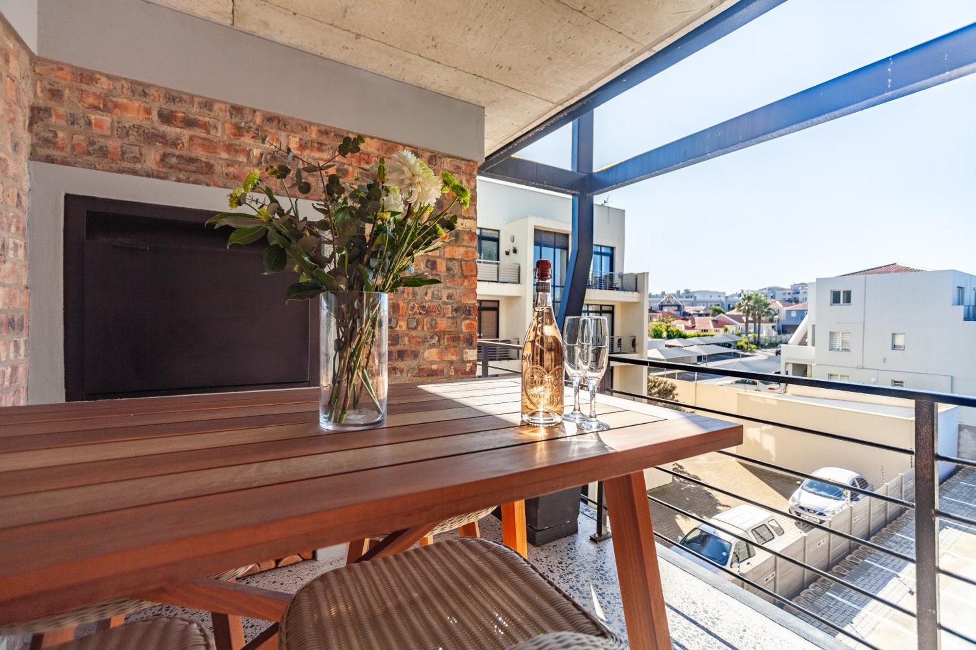 Couples Beachfront Mecca, Blouberg- 13 Manhattan Apartment