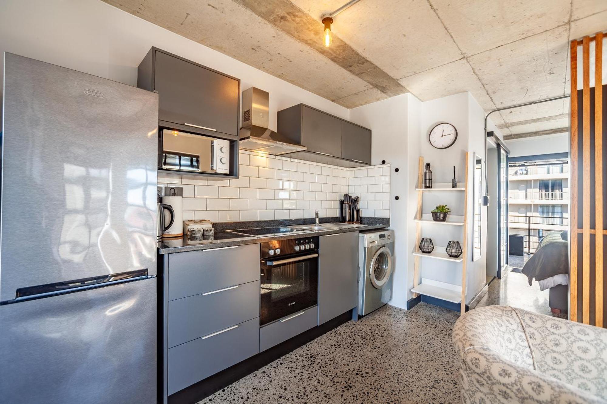 Couples Beachfront Mecca, Blouberg- 13 Manhattan Apartment *