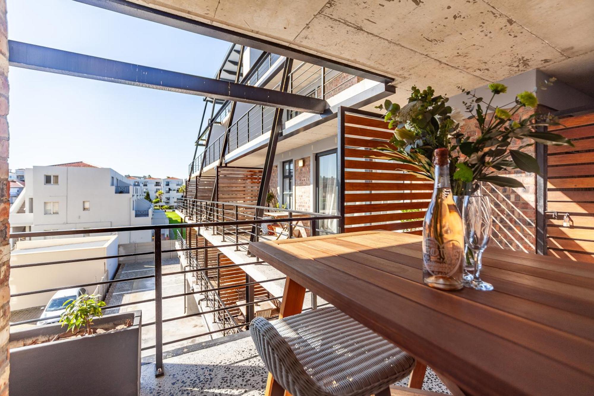 Couples Beachfront Mecca, Blouberg- 13 Manhattan Apartment *