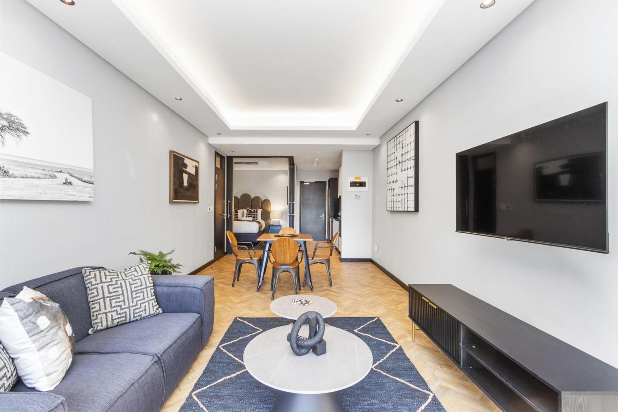 The Onyx 719 By Host Agents *