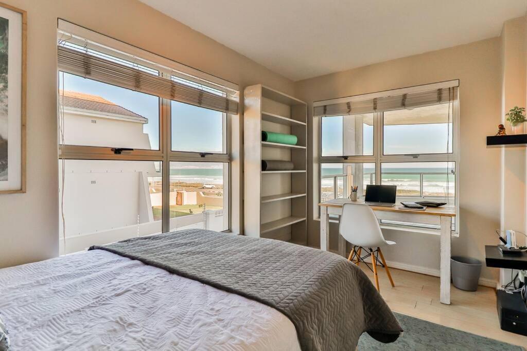 Beachfront Beauty Endless Sea And Mountain Views *
