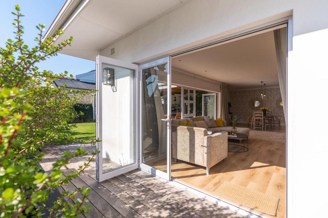 Contemporary 4-bedroom Oasis Holiday home