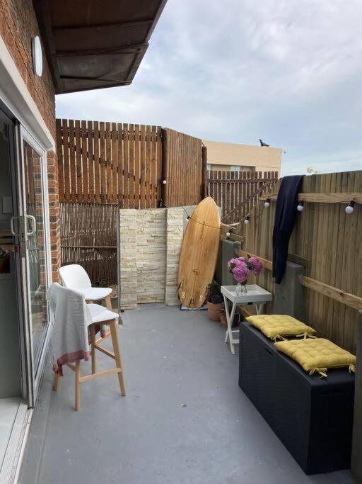 Tiny House By The Sea - Blouberg Beachfront Property Apartment Cape Town