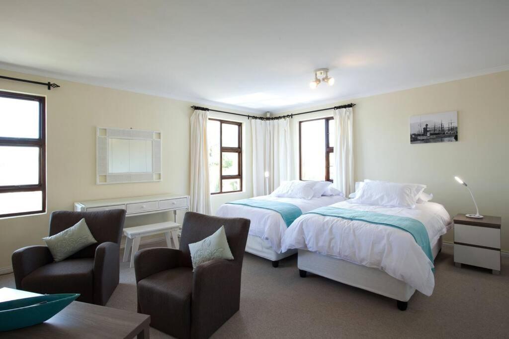 Luxury Sleeps Up To 3 Adults - Sunset Apartment Cape Town