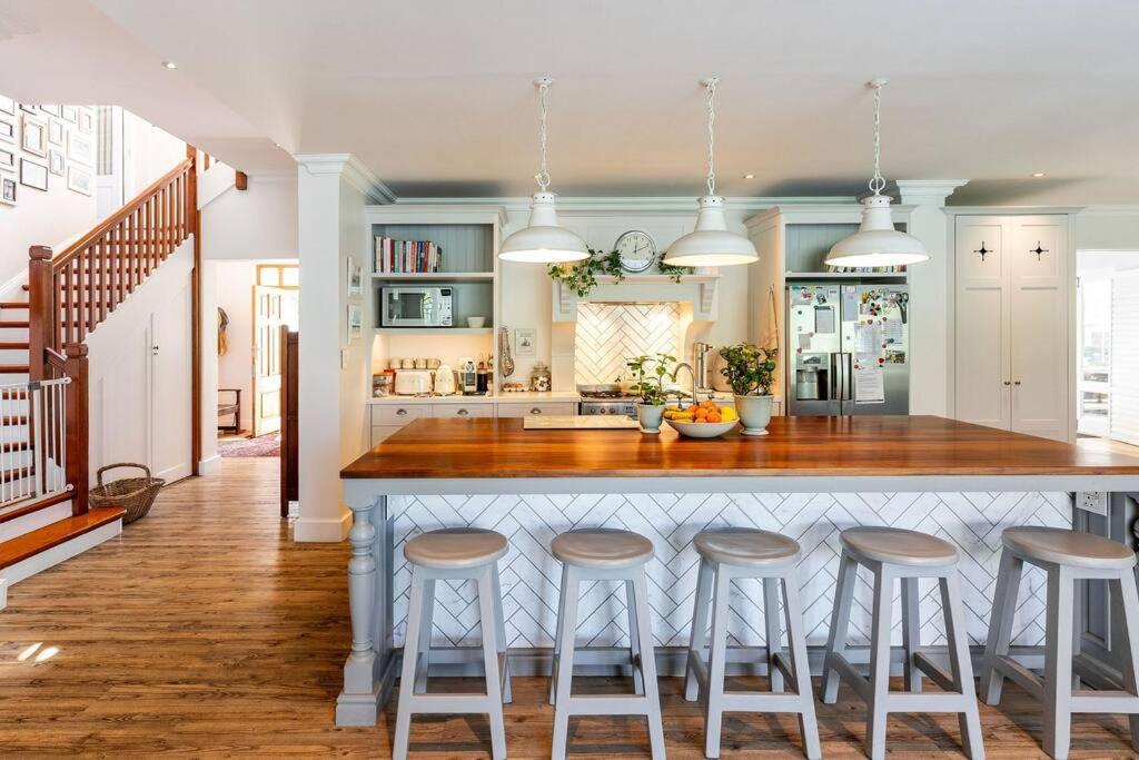 Elite Oasis With Private Padel Court *