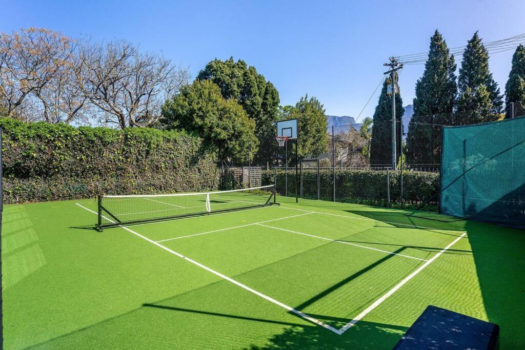 Elite Oasis With Private Padel Court