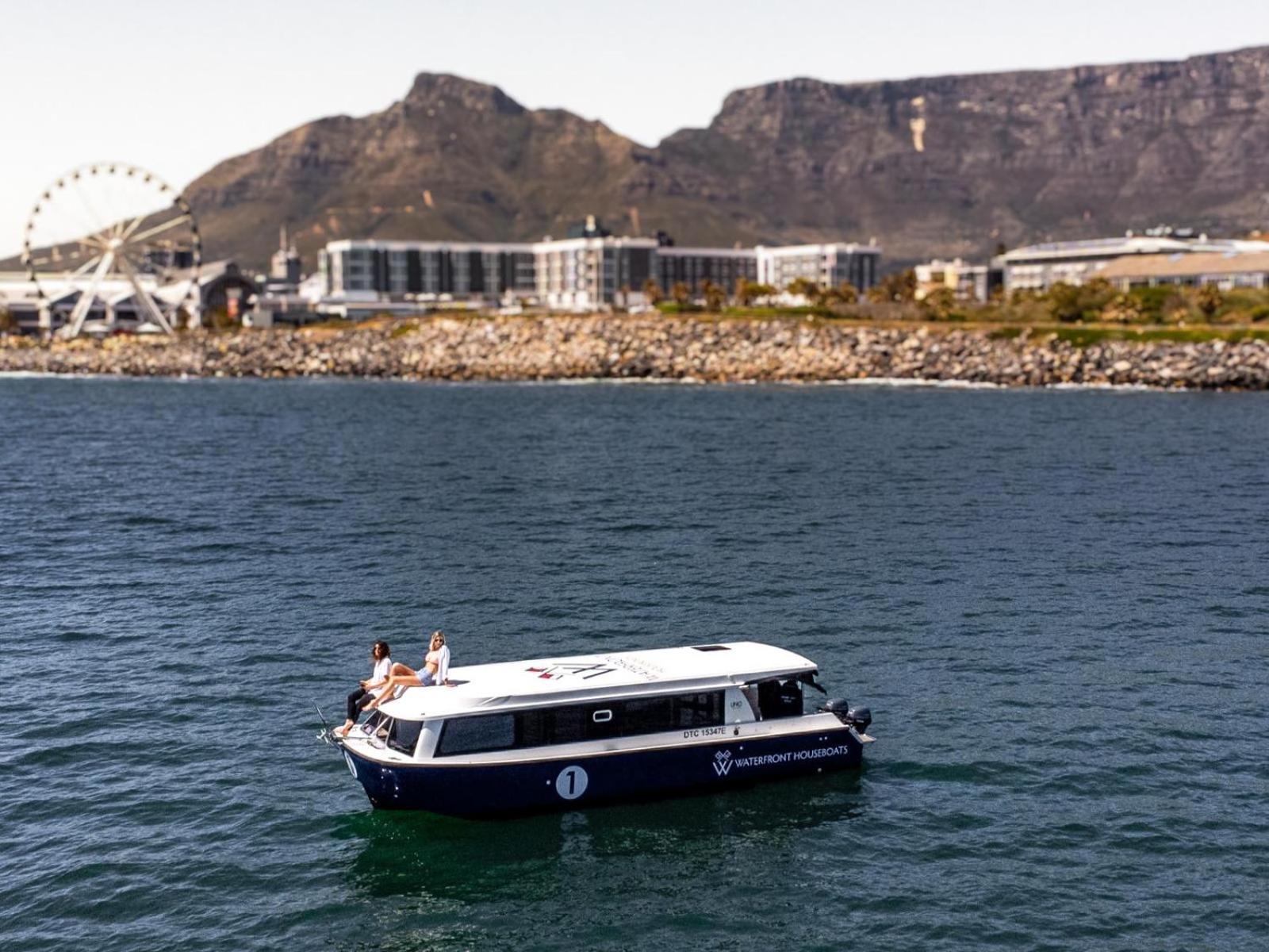 Botel Waterfront Houseboat *