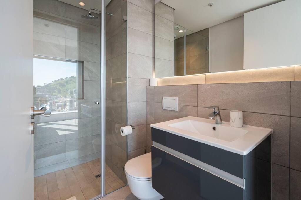 Stunning One Bed At The Rubik Apartment