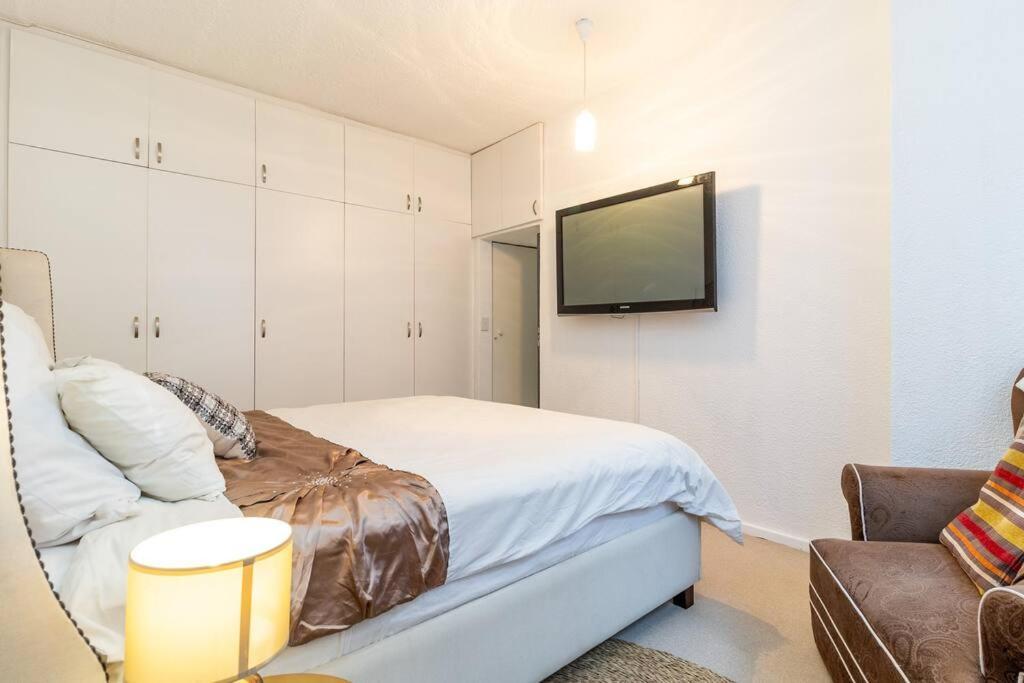Charming 2 Bedroom, Garden Cottage, Camps Bay, Cape Town, South Africa