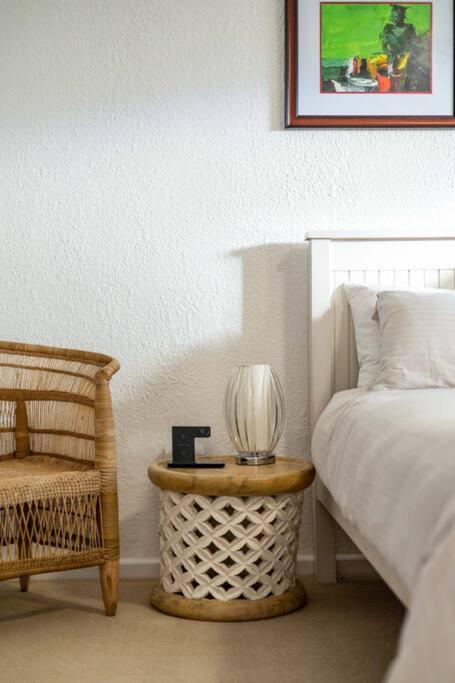Charming 2 Bedroom, Garden Cottage, Camps Bay, Cape Town, South Africa Apartment *