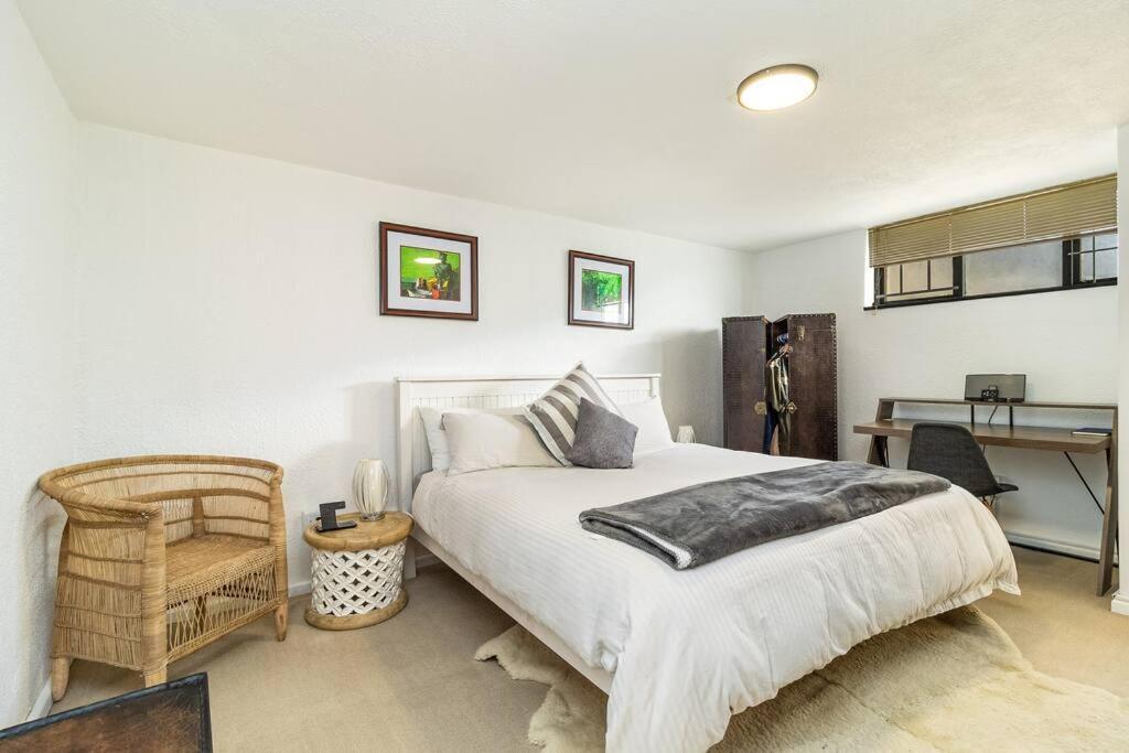 Charming 2 Bedroom, Garden Cottage, Camps Bay, Cape Town, South Africa *