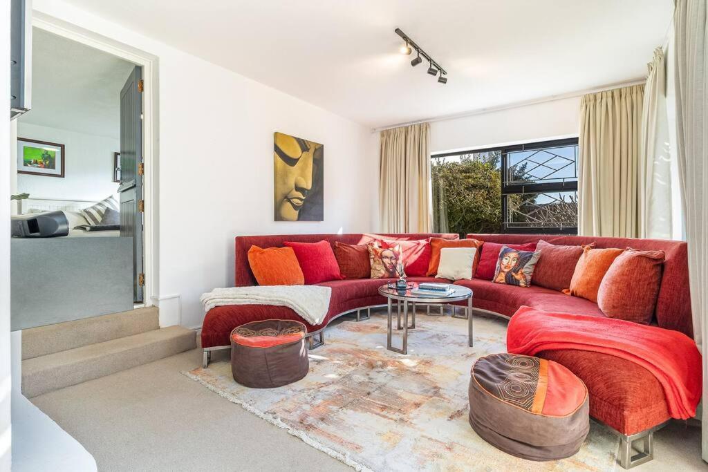 Charming 2 Bedroom, Garden Cottage, Camps Bay, Cape Town, South Africa