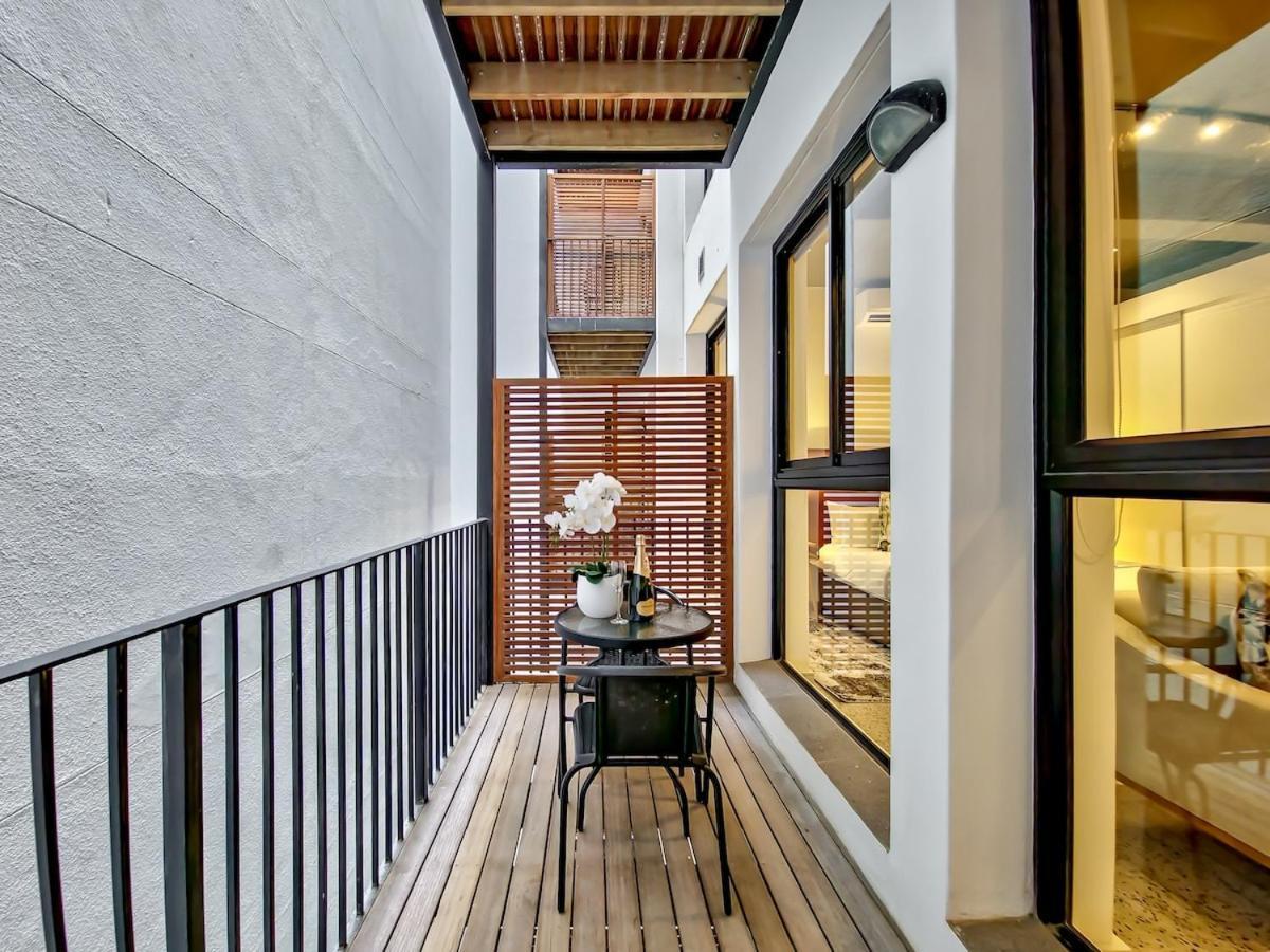 Upmarket And Stylish With Rooftop Pool. Apartment Cape Town