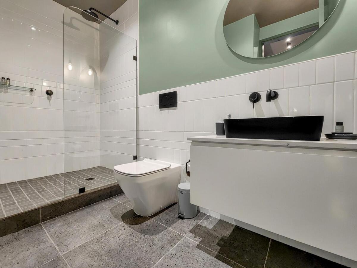 Apartment Upmarket And Stylish With Rooftop Pool. *