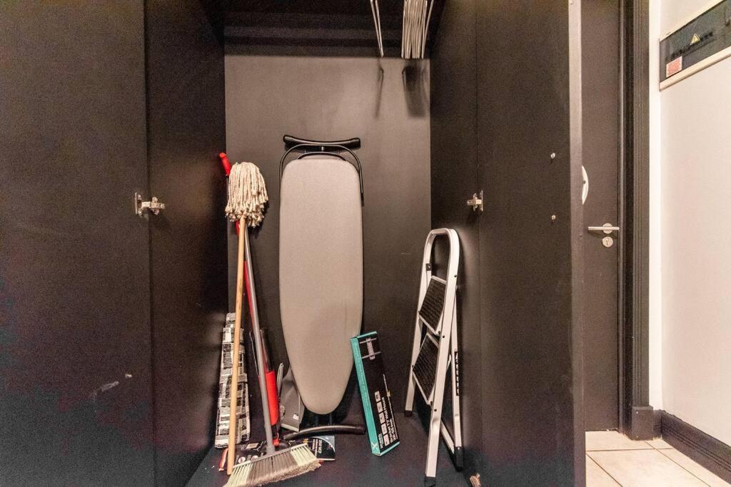Apartment Inner Gem With Pool, Gym And Parking *