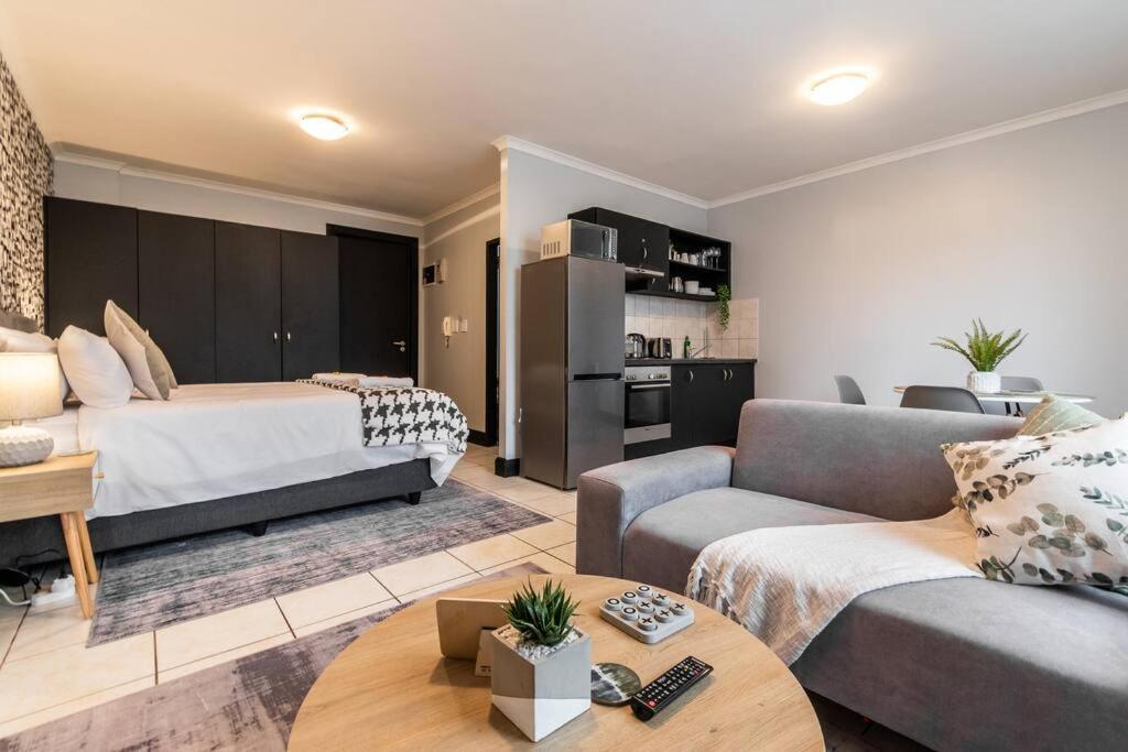 Inner Gem With Pool, Gym And Parking Apartment Cape Town