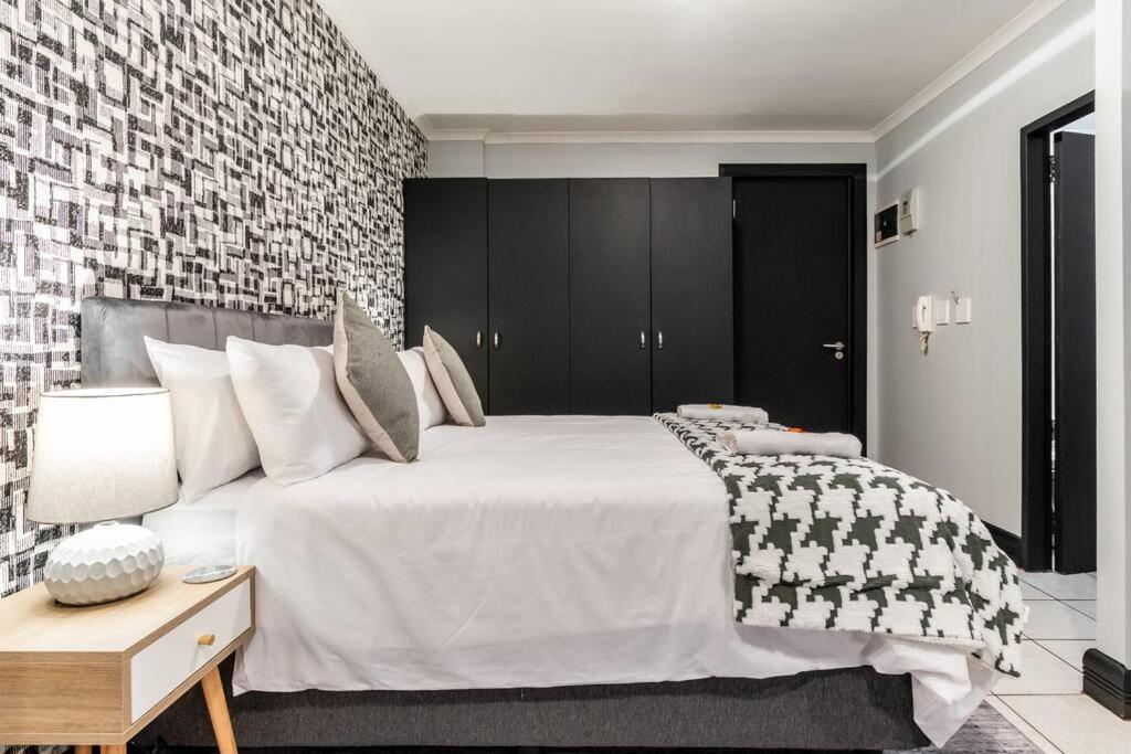 Inner Gem With Pool, Gym And Parking Cape Town