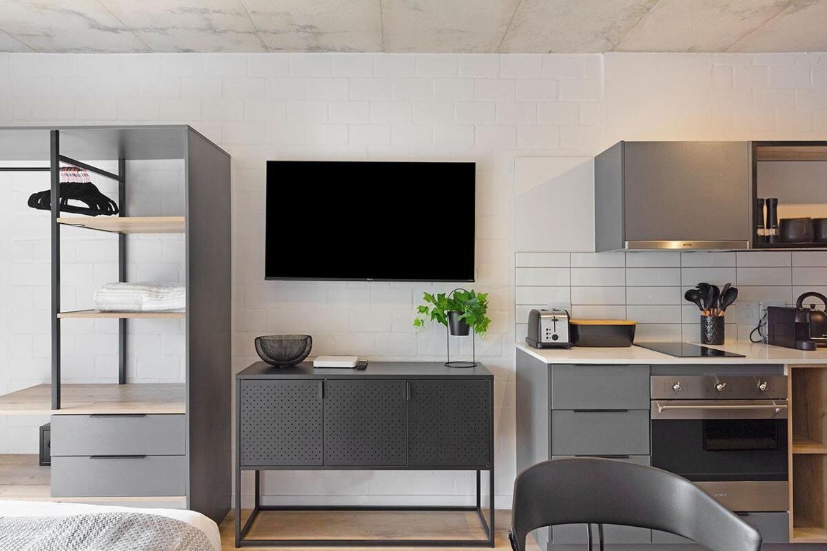 Stunning Brand New Apartment, Pool, Wifi, Secure Cape Town