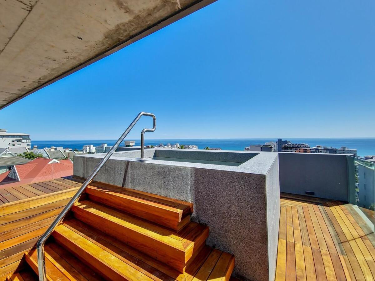Stunning Brand New Apartment, Pool, Wifi, Secure Apartment