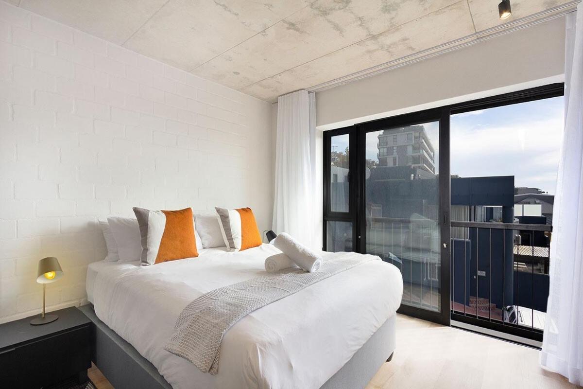 Stunning Brand New Apartment, Pool, Wifi, Secure Apartment Cape Town