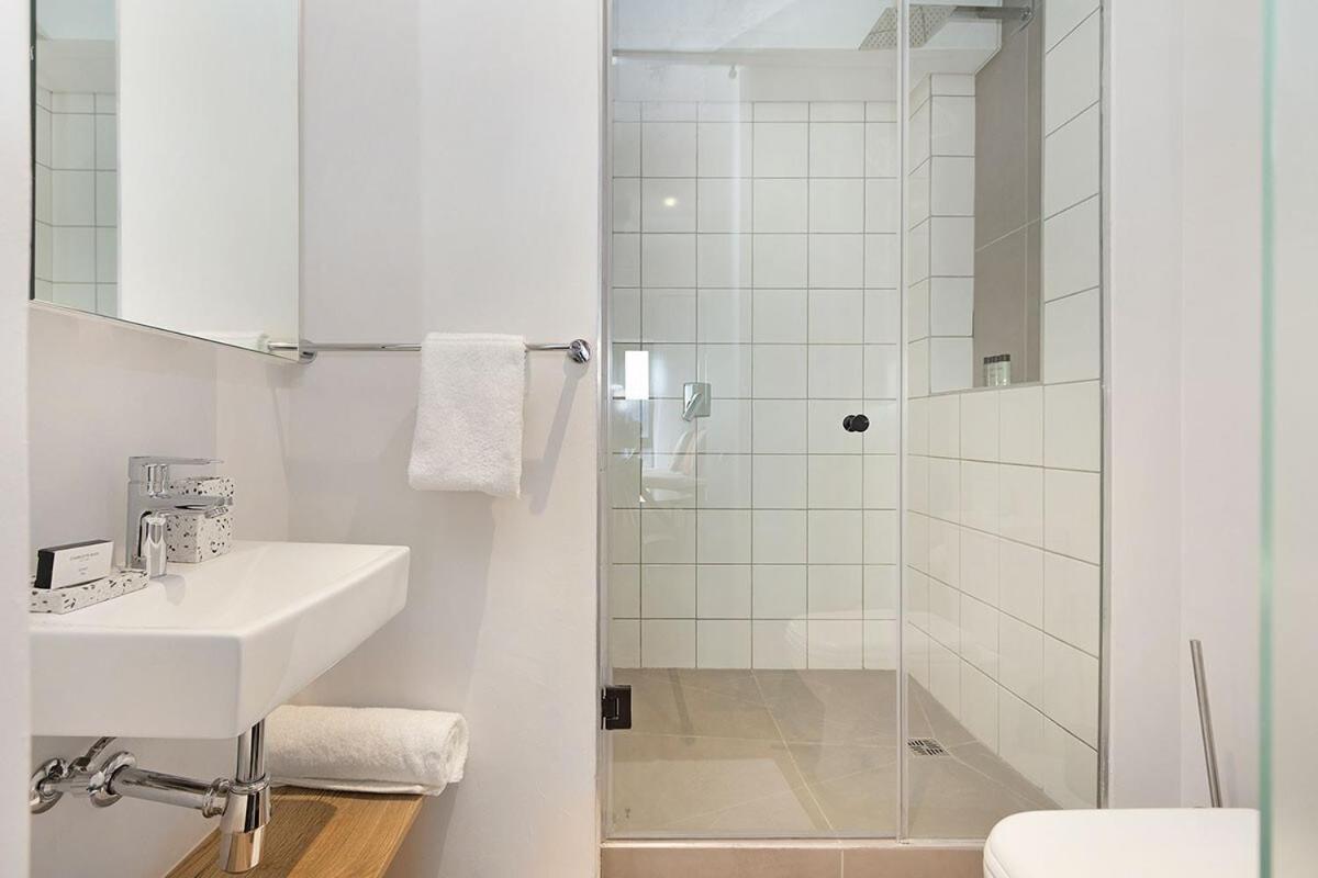 Apartment Stunning Brand New Apartment, Pool, Wifi, Secure Cape Town