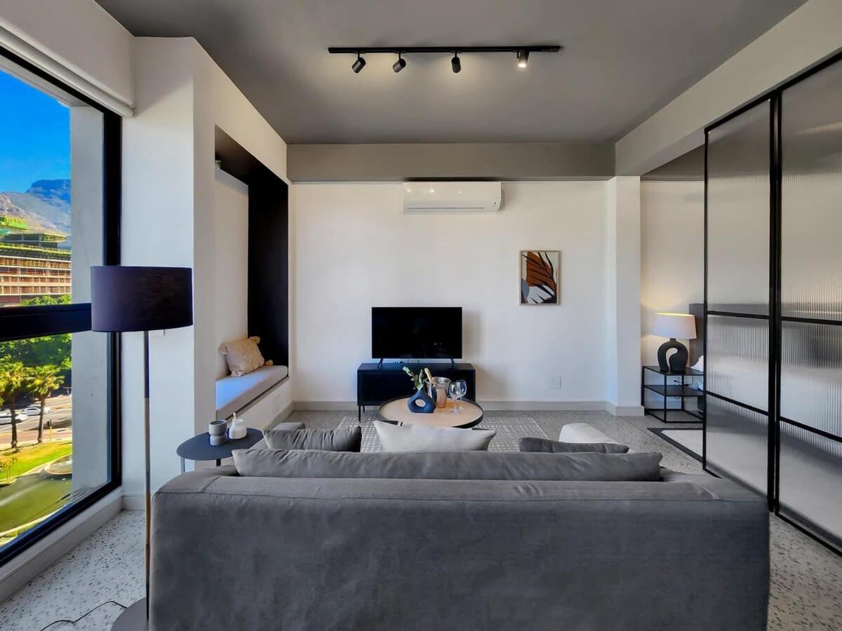 Couples Retreat In Heart Of City-wifi-pool Apartamento Cidade Do Cabo