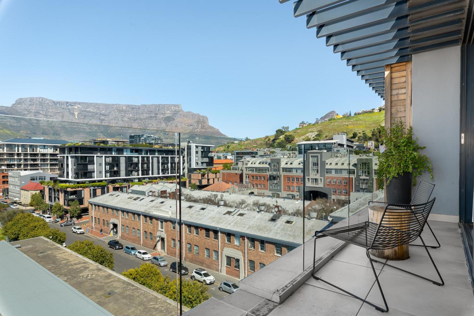Luxury Penthouse Living In De Waterkant Apartment