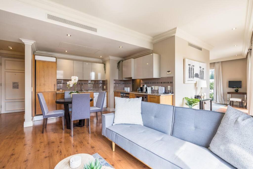 Elegant Cape Royale Apartment Cape Town