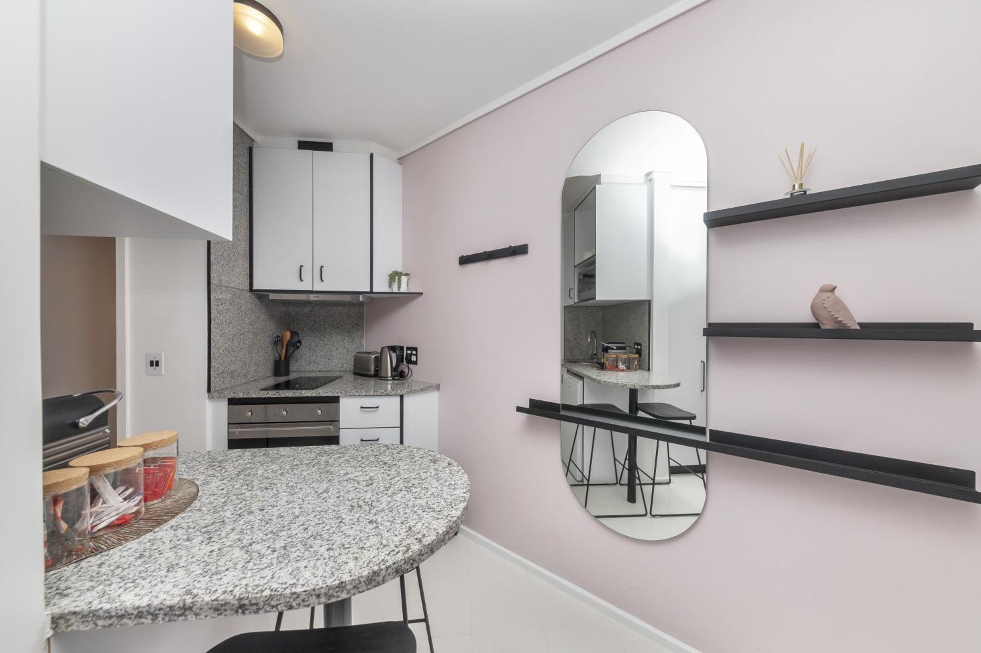 508 The Flamingo Netflix Aircon Cape Town