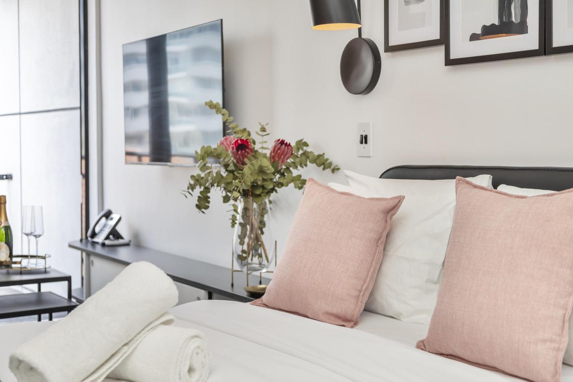 508 The Flamingo Netflix Aircon Apartment Cape Town