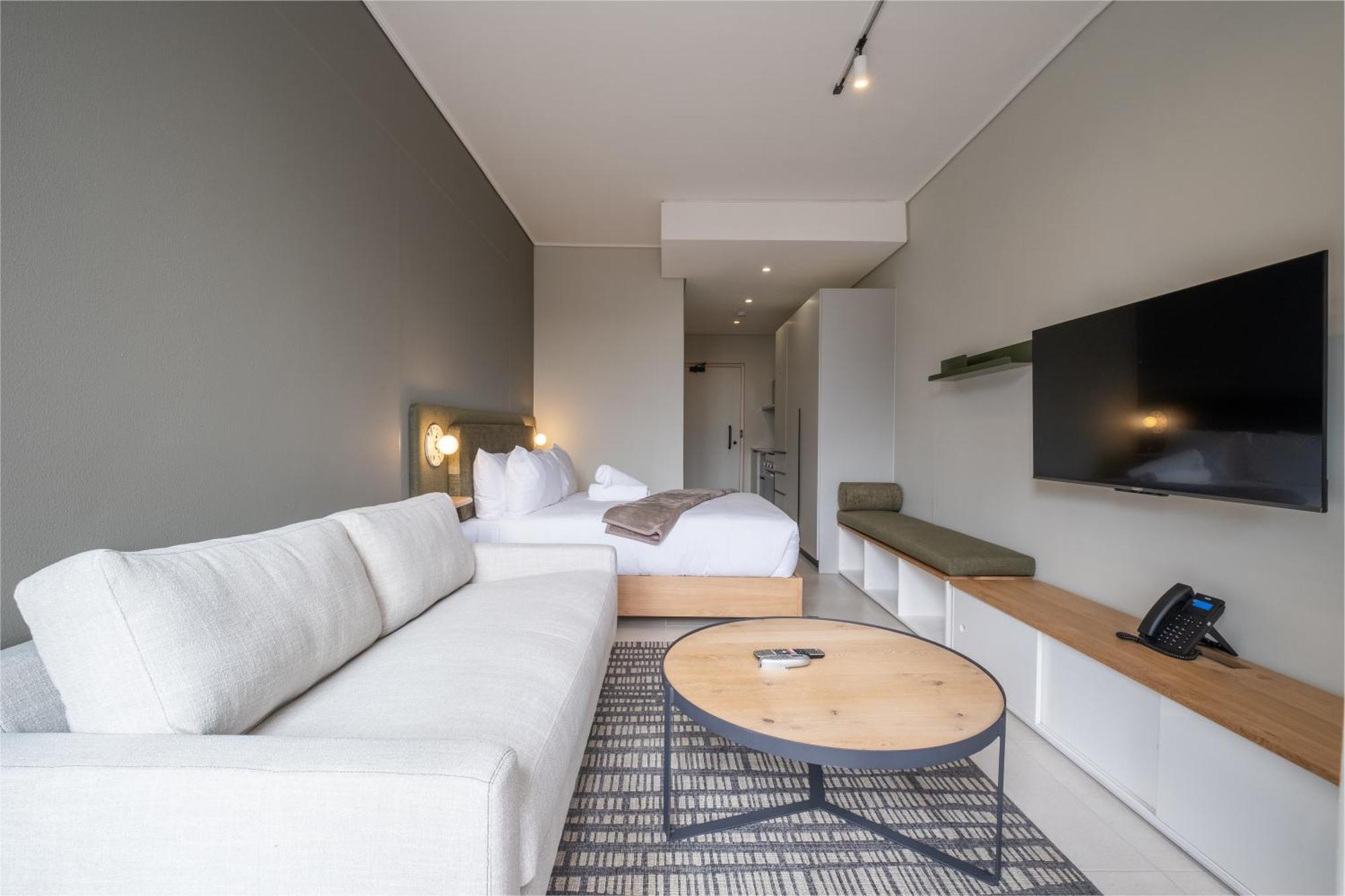 The Rose708: Floor Modern