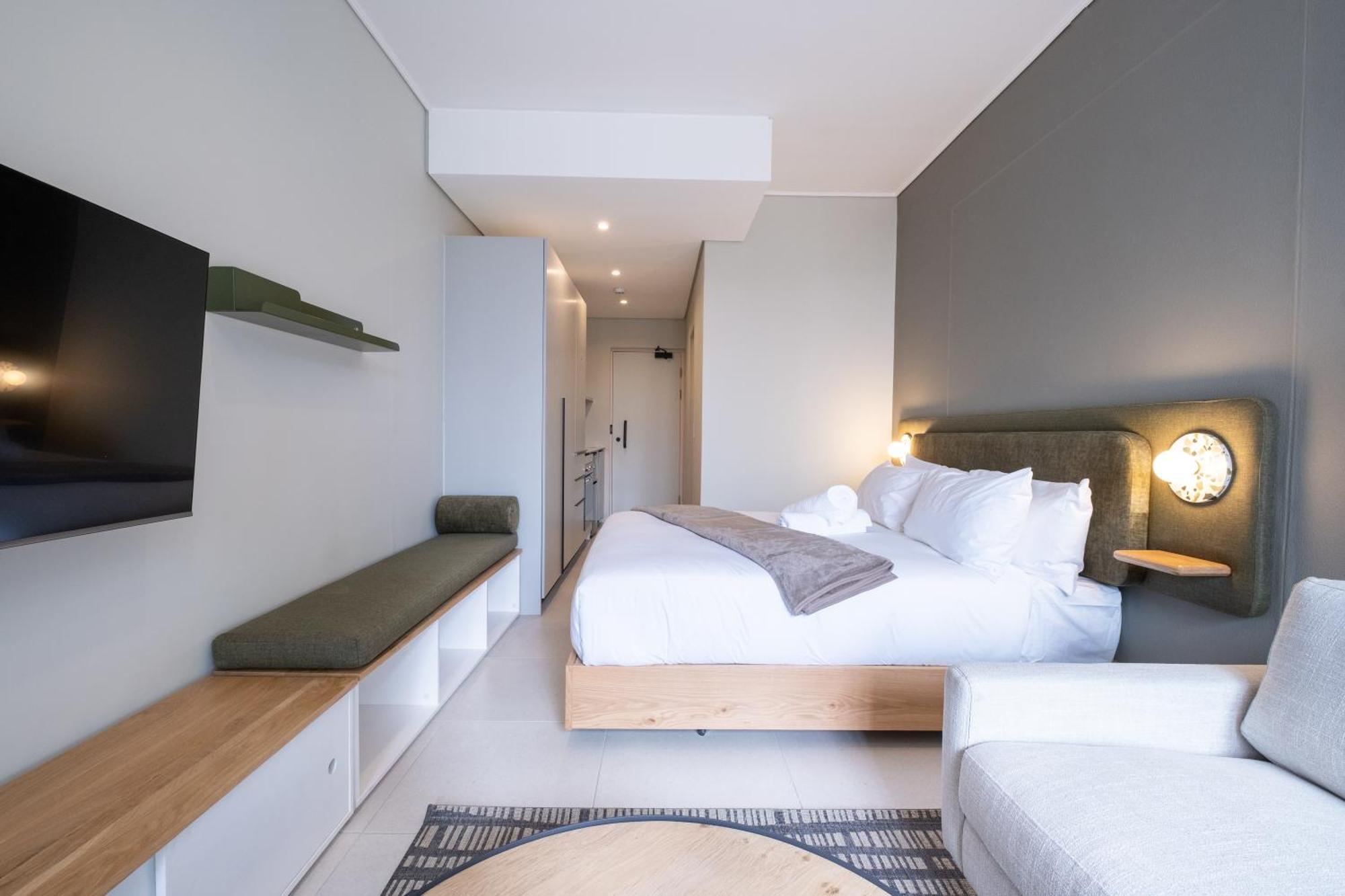 The Rose 707: Floor Modern Apartment Cape Town