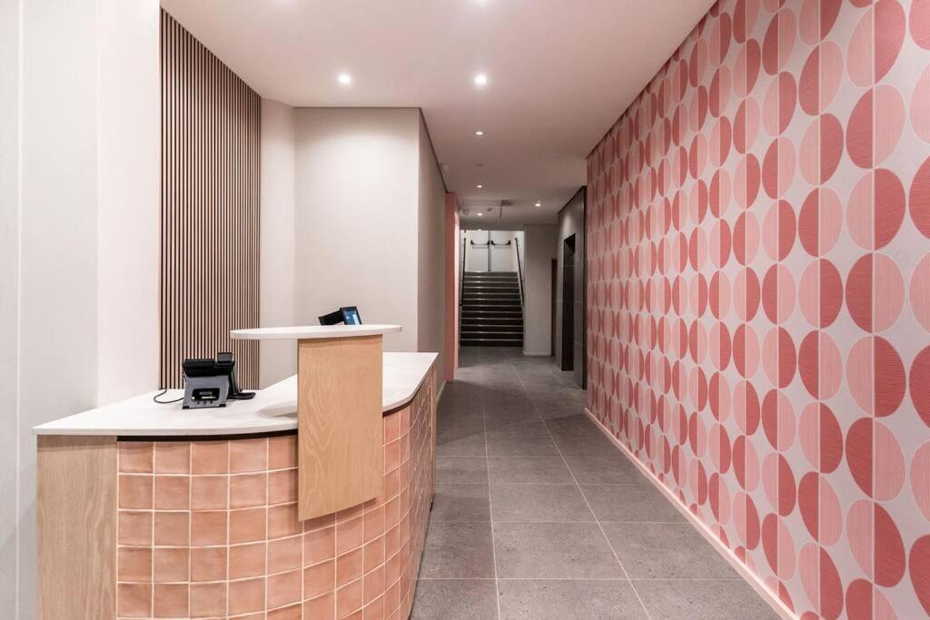 Apartment The Rose 407: Modern With Rooftop Pool
