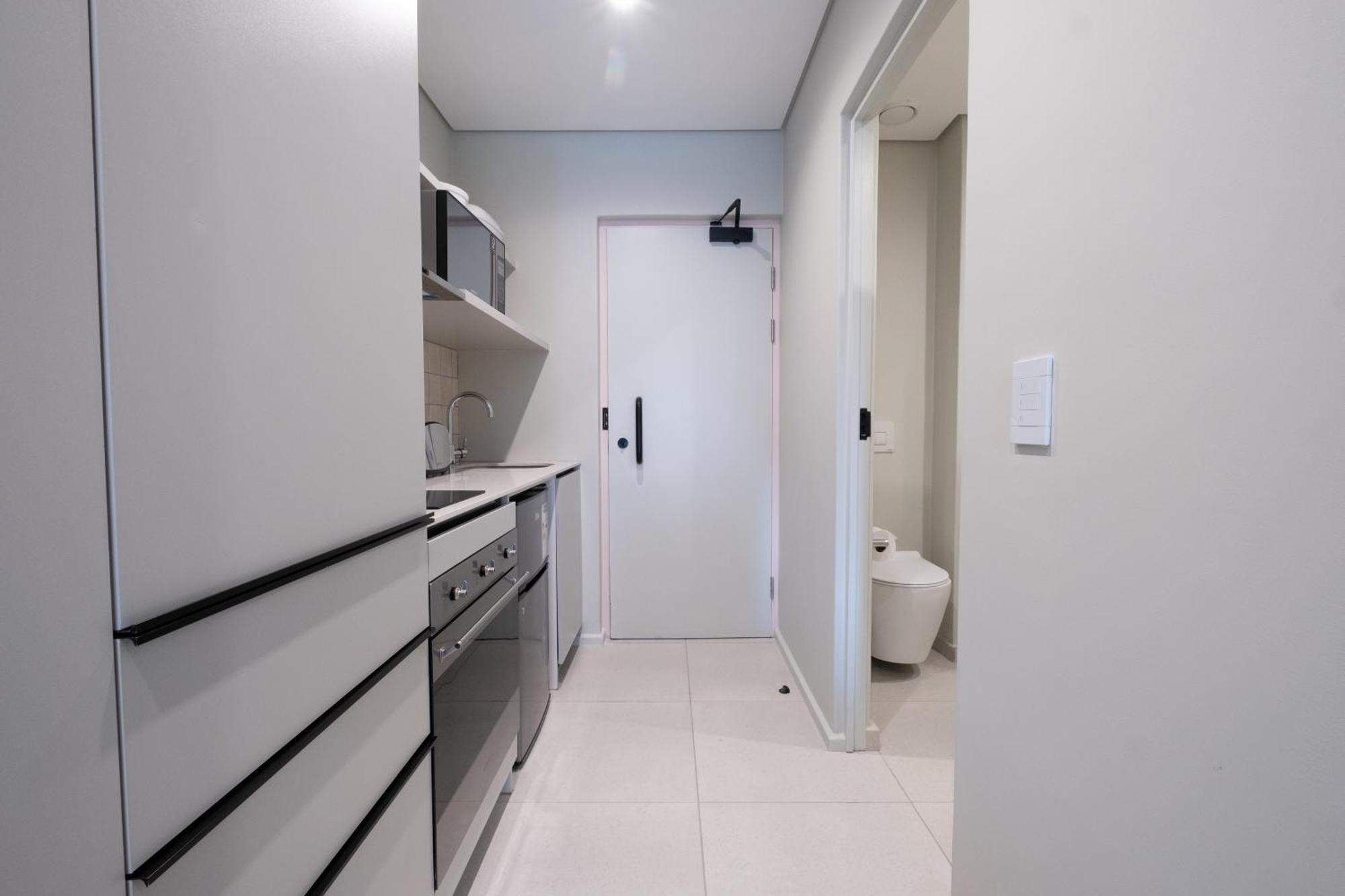 Apartment The Rose 407: Modern With Rooftop Pool Cape Town