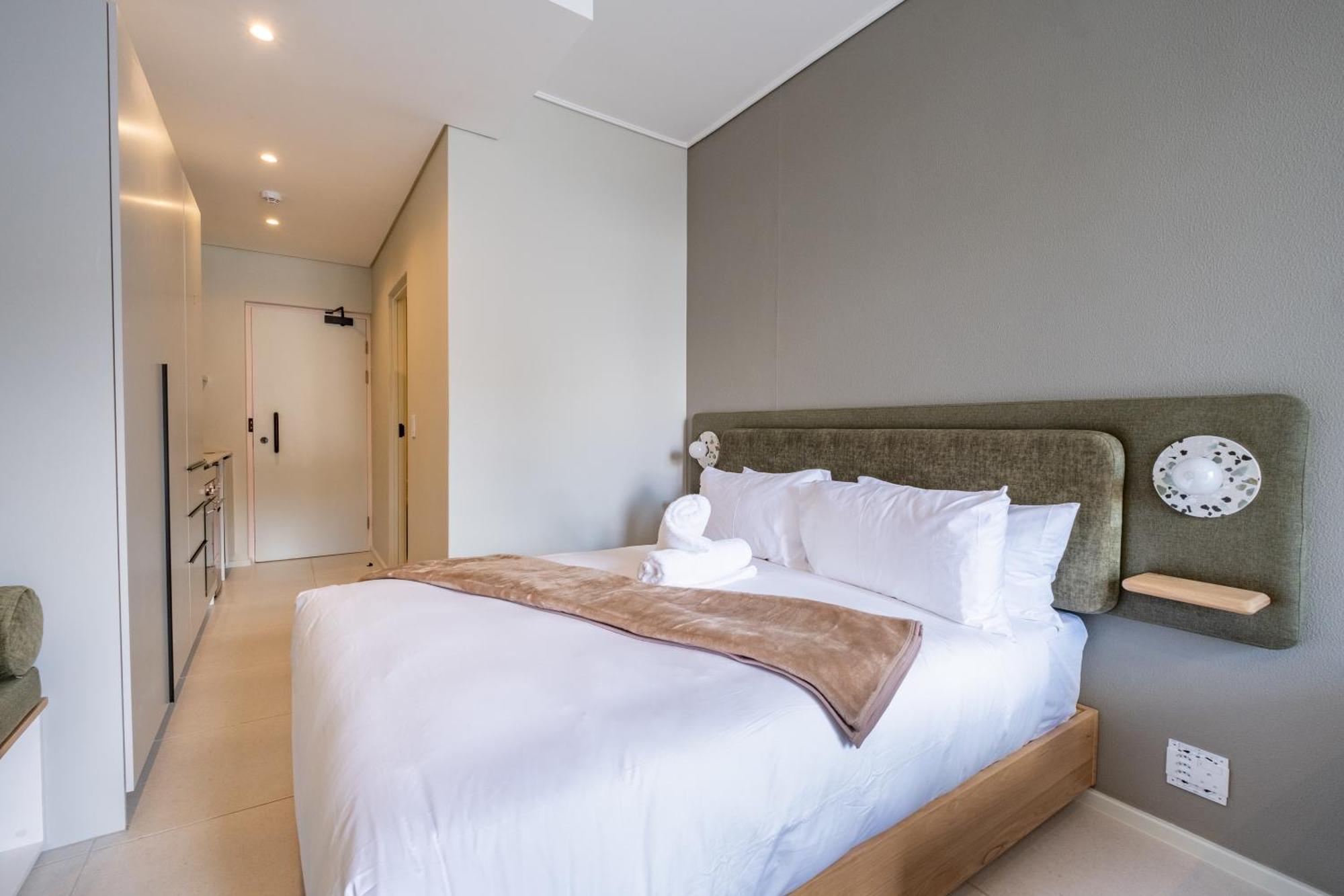 Apartment The Rose 407: Modern With Rooftop Pool Cape Town