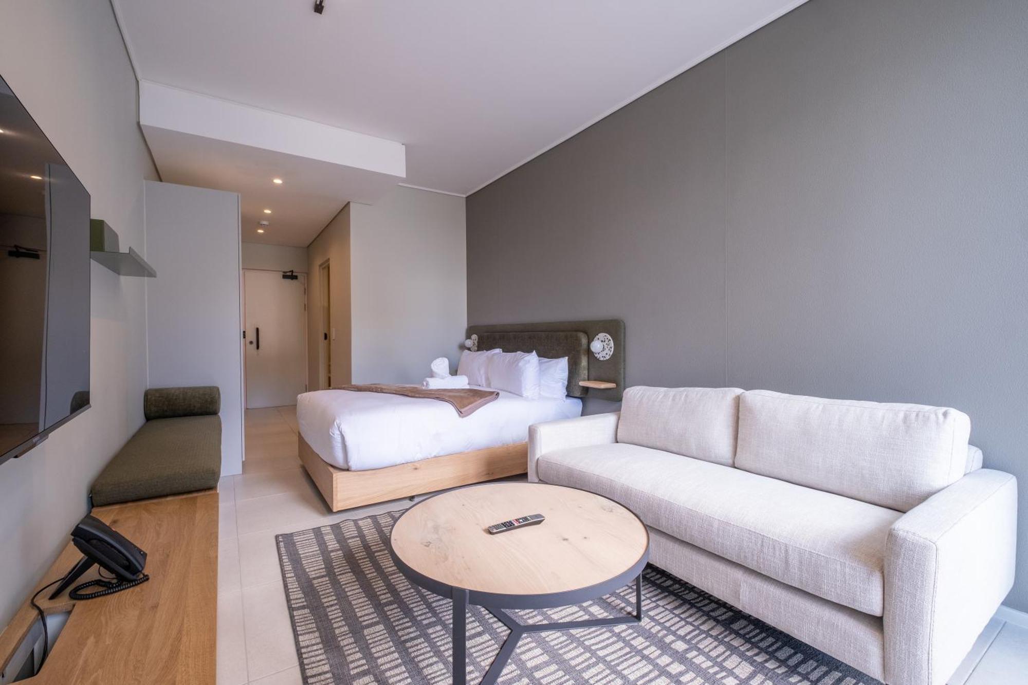 The Rose 407: Modern With Rooftop Pool Cape Town