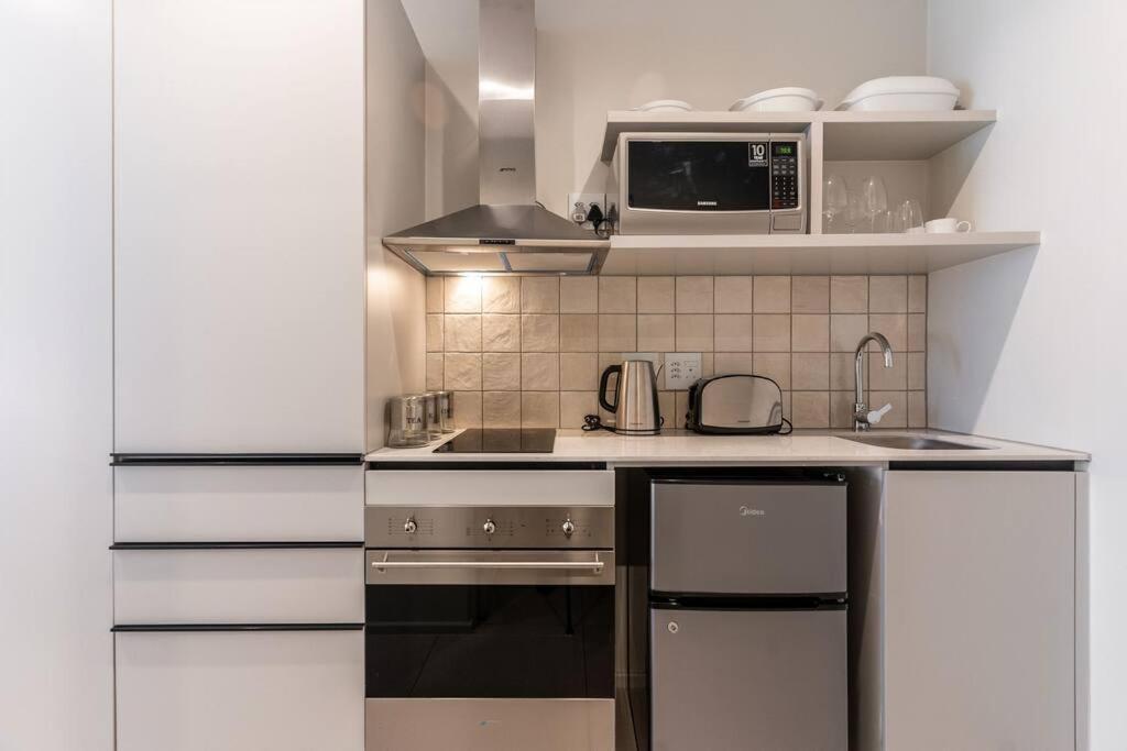 The Rose 303: City Centre Studio * Cape Town