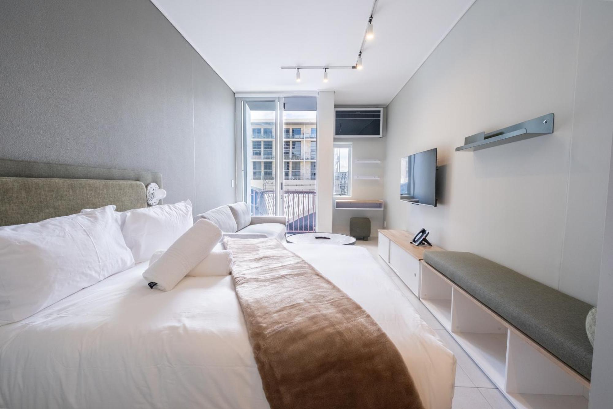 Apartment The Rose 407: Modern With Rooftop Pool *