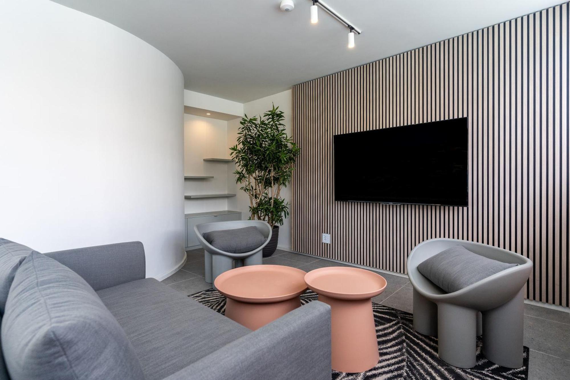 Apartment The Rose 602: Modern With Views Cape Town