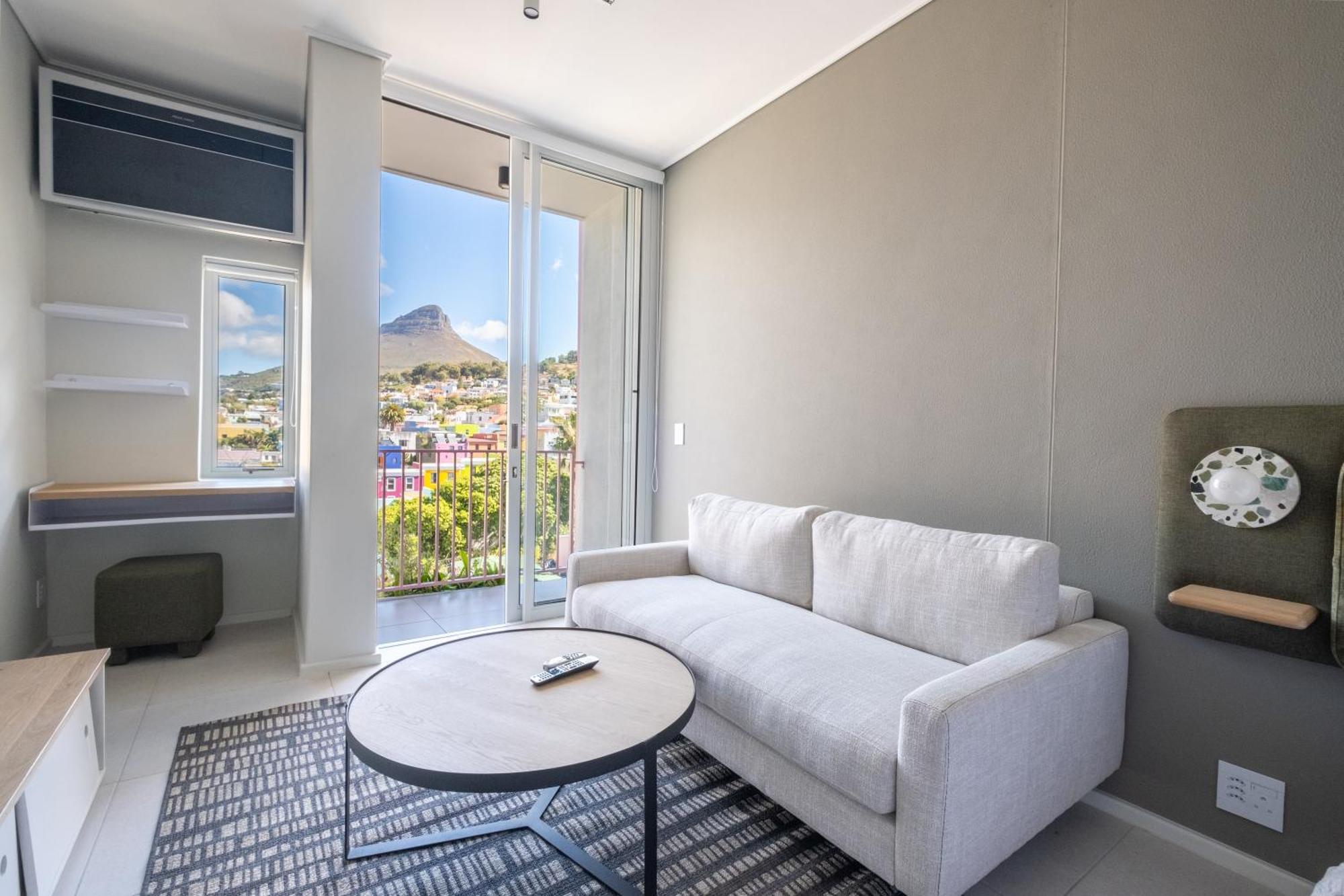 The Rose 602: Modern With Views *