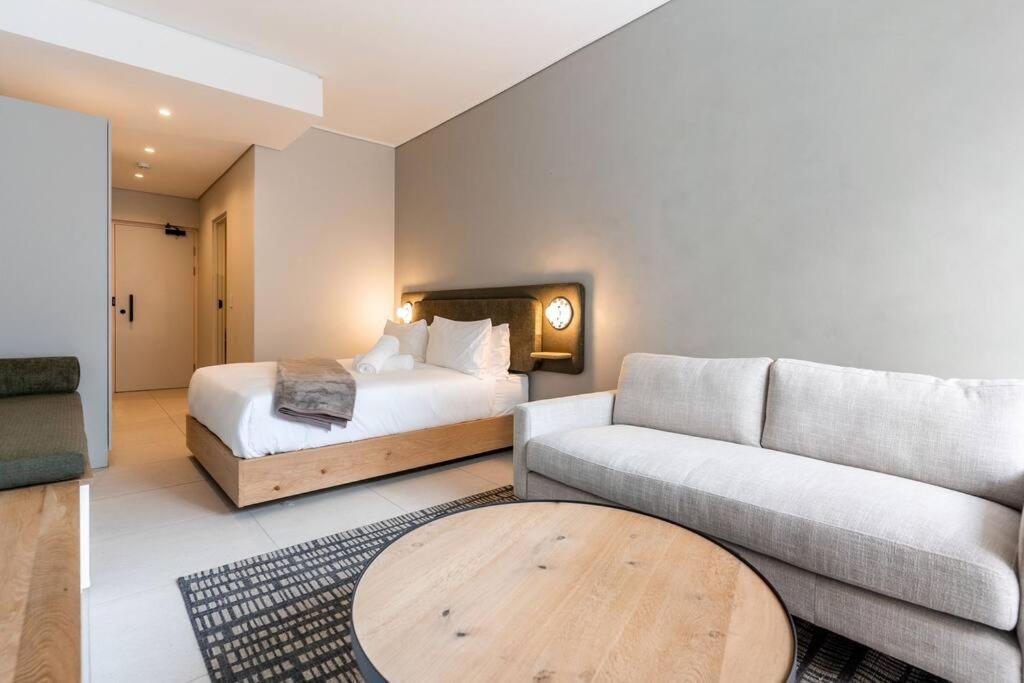 The Rose 303: City Centre Studio * Cape Town