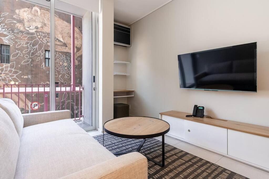 The Rose 303: City Centre Studio Apartment