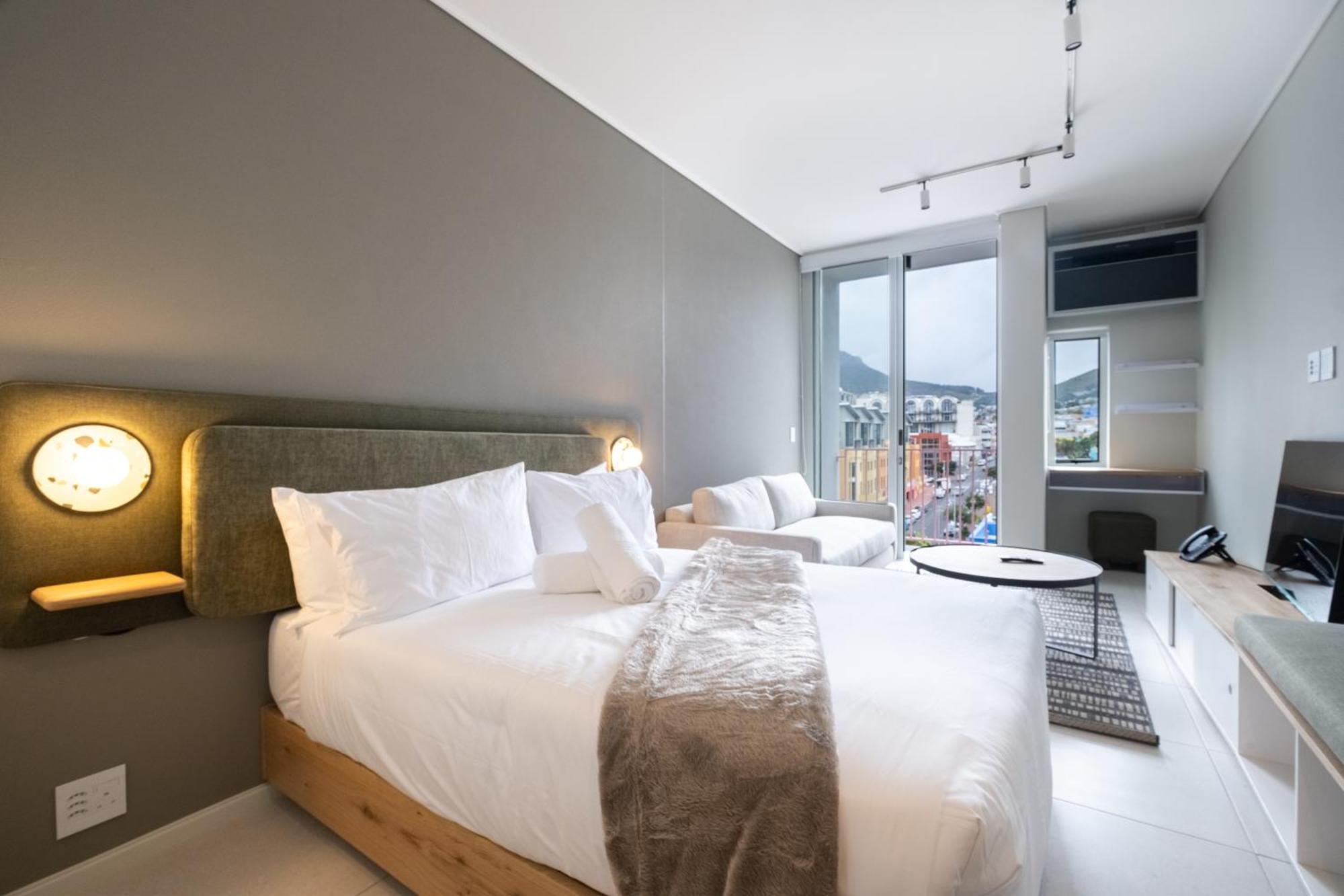 The Rose 603: Centre Aprt With Rooftop Pool * Cape Town