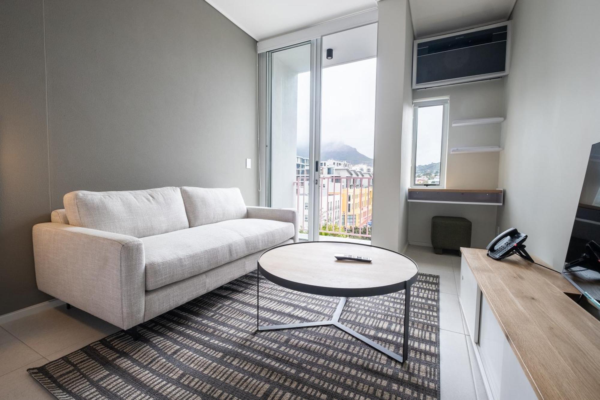 Apartment The Rose 603: Centre Aprt With Rooftop Pool
