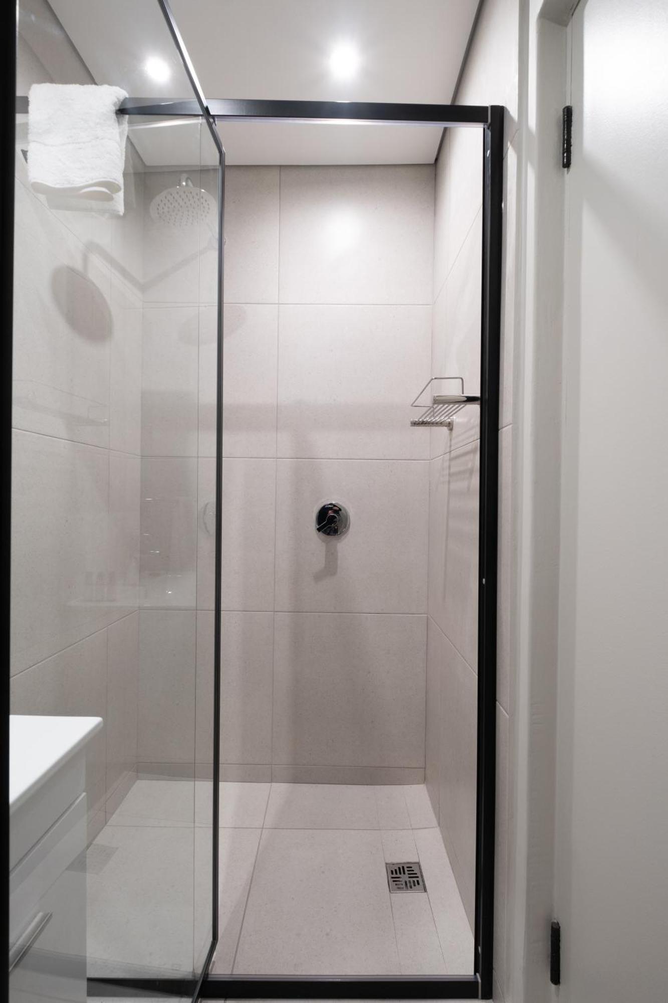 Apartment The Rose 603: Centre Aprt With Rooftop Pool Cape Town