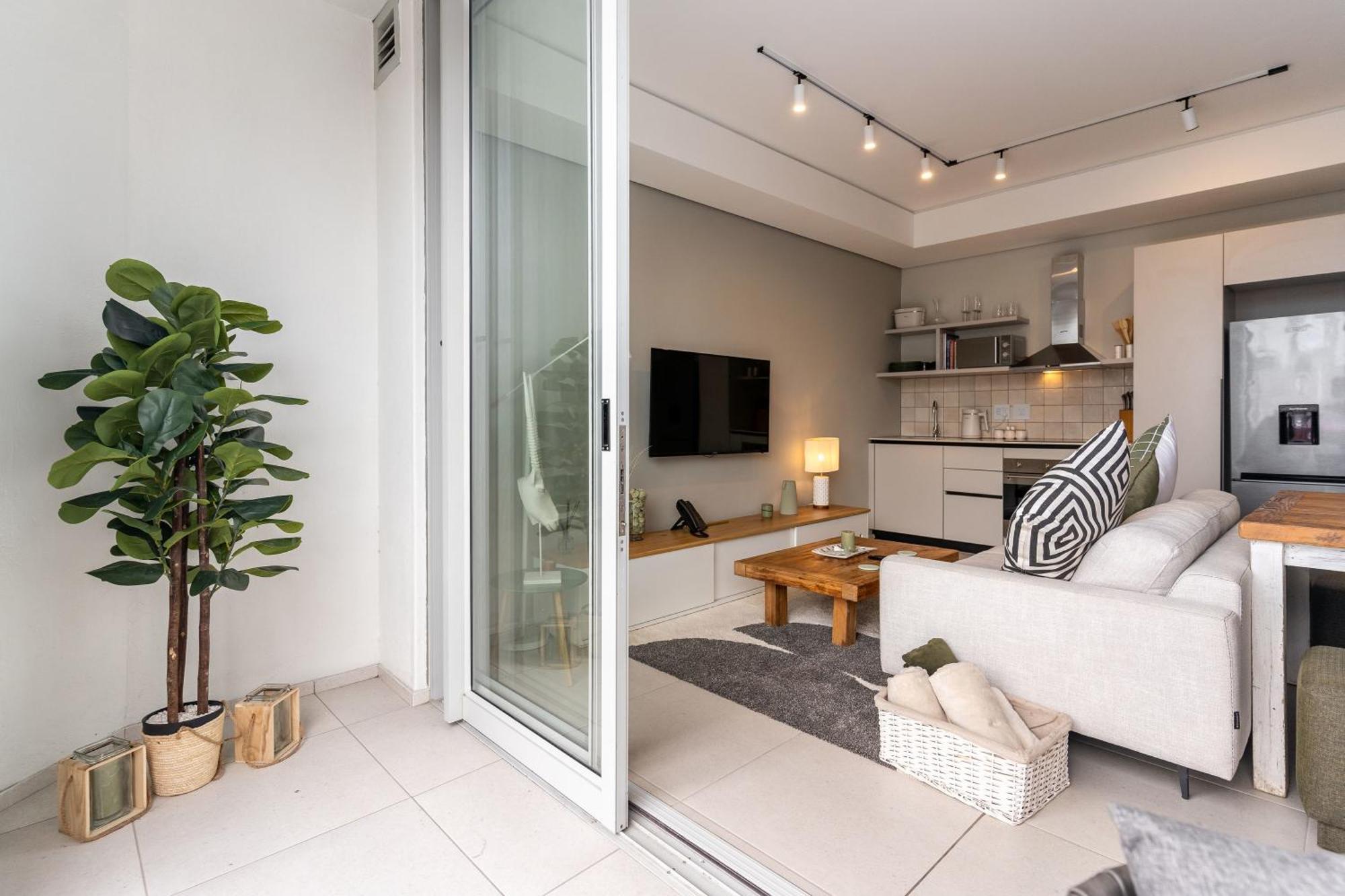 The Rose 102 -2bedroom With Rooftop Pool Apartment Cape Town