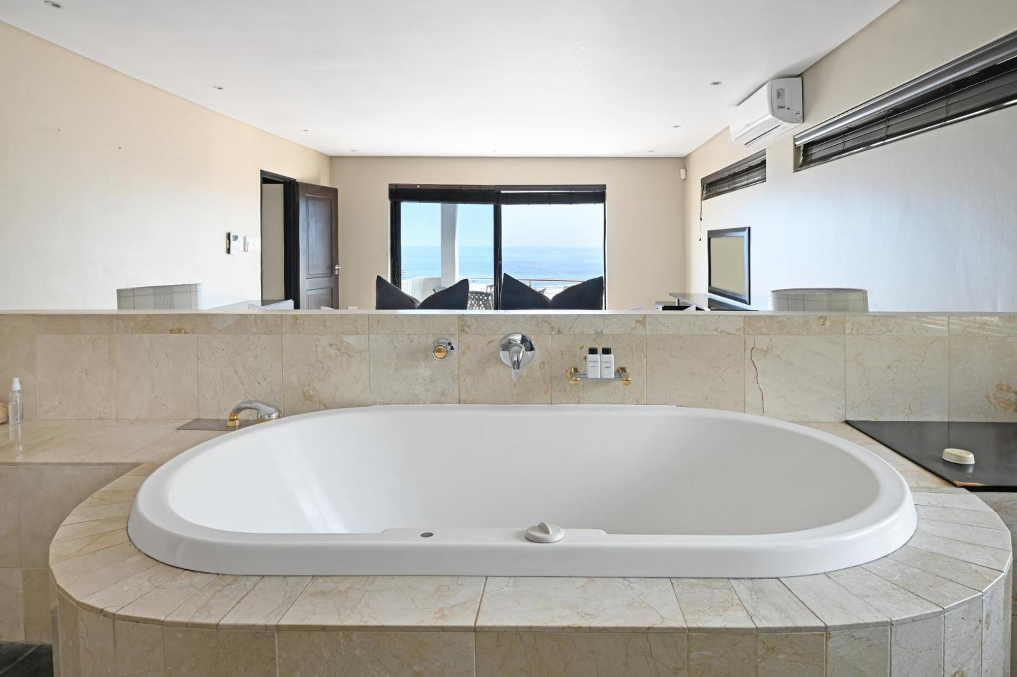 Pousada Bakoven Blue With Ocean Views, Pool And No Load Shedding *