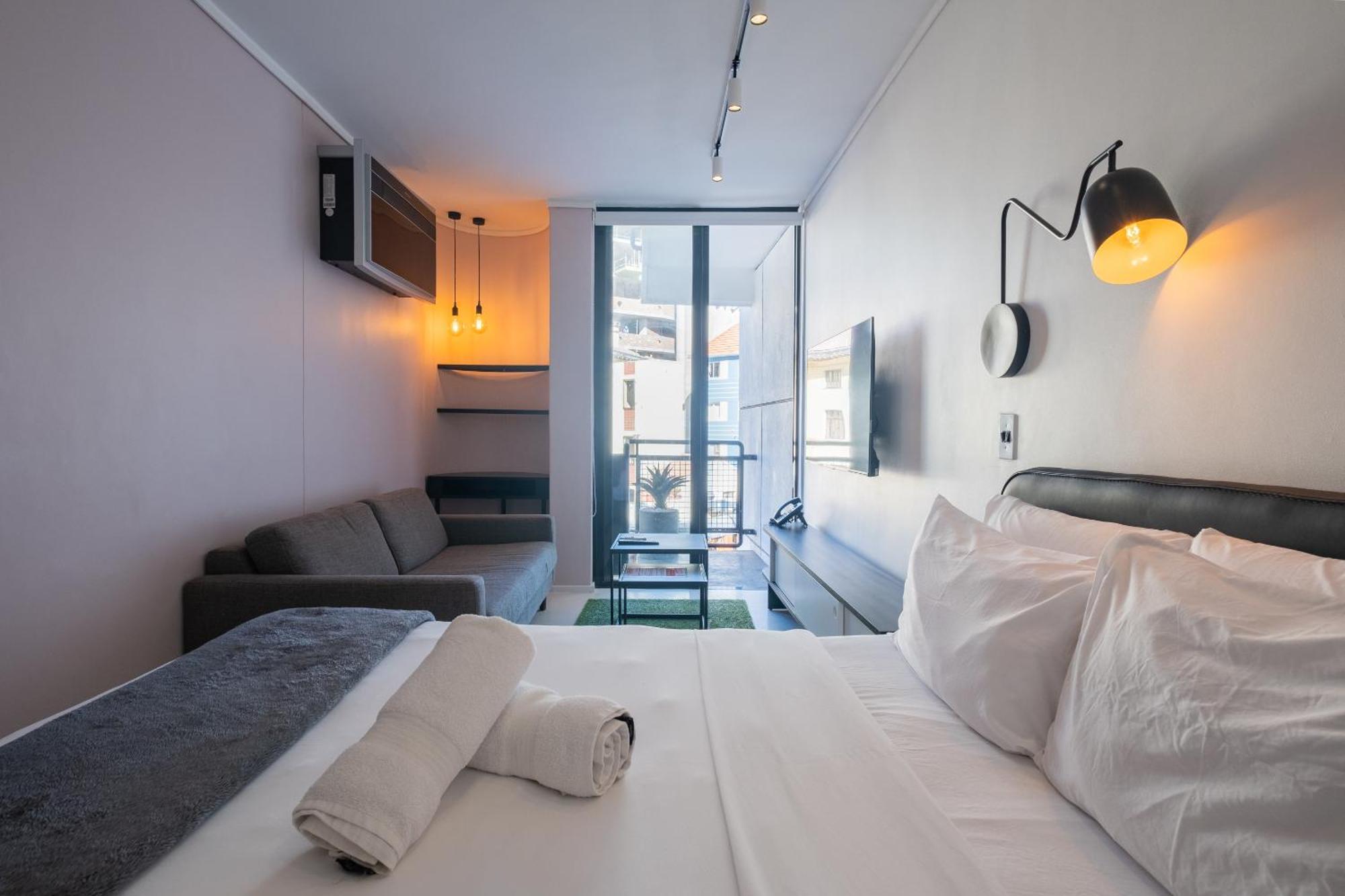Apartment Flamingo 208: Modern With Balcony Cape Town