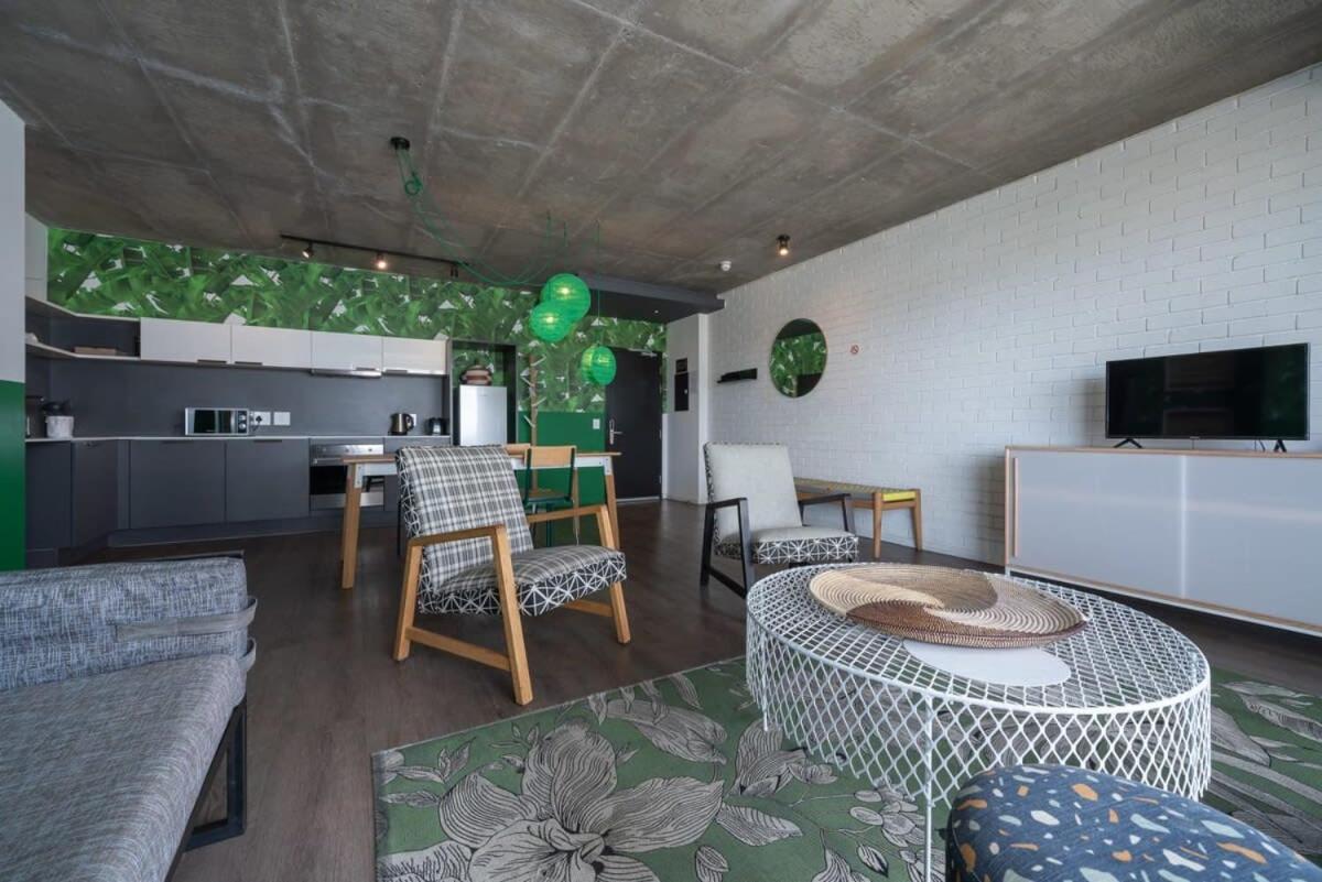 Apartment 427 Wex1 By Perch With Daily Housekeeping